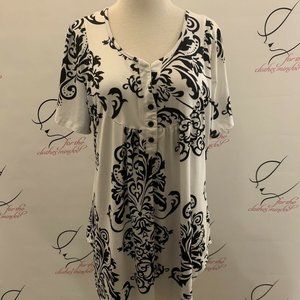 Halife. Plus Size 2XL. Bust 44". Soft and Comfy Black and White Tunic. B24